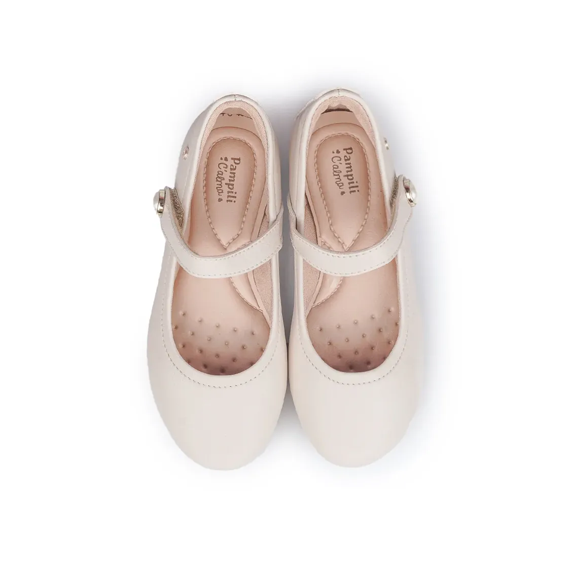Sapatilha infantil Pampili nude vista frontal com interior branco e furinhos